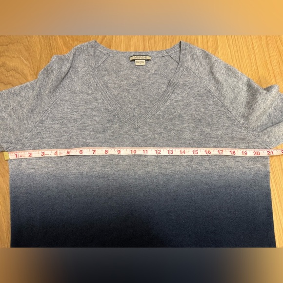Amicale 100% Cashmere Sweater Ombre Gradient Gray Black V-Neck Size L - Picture 5 of 6